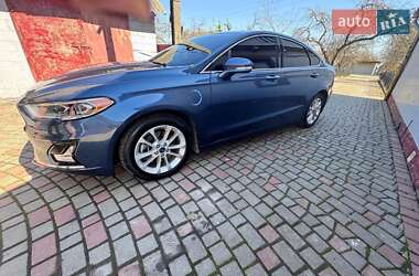Седан Ford Fusion 2018 в 