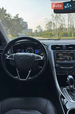 Седан Ford Fusion 2013 в 