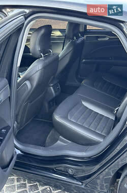 Седан Ford Fusion 2013 в 