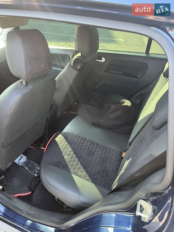 Хэтчбек Ford Fusion 2004 в Львове