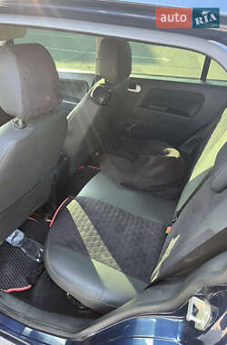 Хэтчбек Ford Fusion 2004 в 