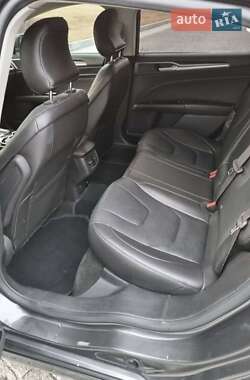 Седан Ford Fusion 2015 в 