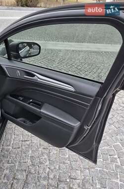 Седан Ford Fusion 2015 в 