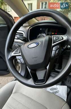 Седан Ford Fusion 2017 в 