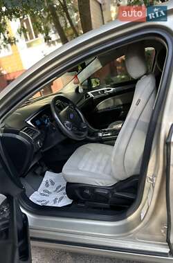 Седан Ford Fusion 2017 в 