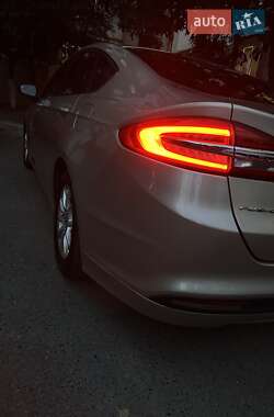 Седан Ford Fusion 2017 в 