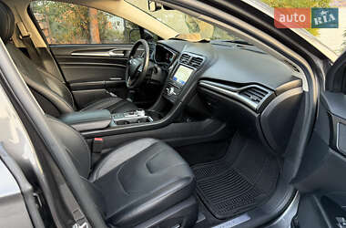 Седан Ford Fusion 2016 в 