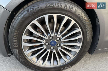 Седан Ford Fusion 2016 в 