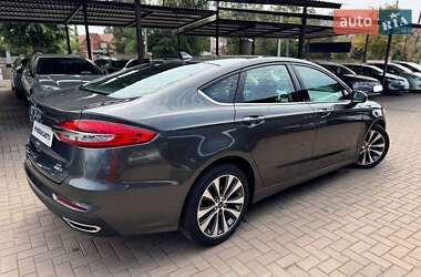 Седан Ford Fusion 2019 в 