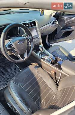 Седан Ford Fusion 2013 в 