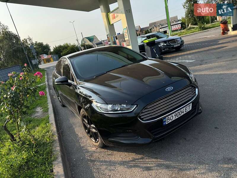 Седан Ford Fusion 2015 в 