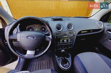 Хэтчбек Ford Fusion 2010 в 