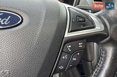 Седан Ford Fusion 2013 в 