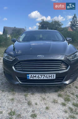 Седан Ford Fusion 2015 в 