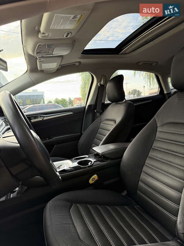 Седан Ford Fusion 2013 в Снятині