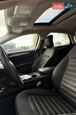 Седан Ford Fusion 2013 в 