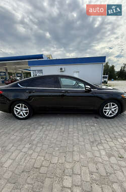 Седан Ford Fusion 2012 в 