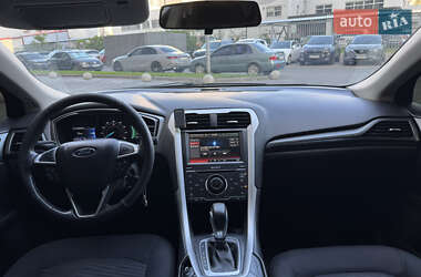 Седан Ford Fusion 2015 в 