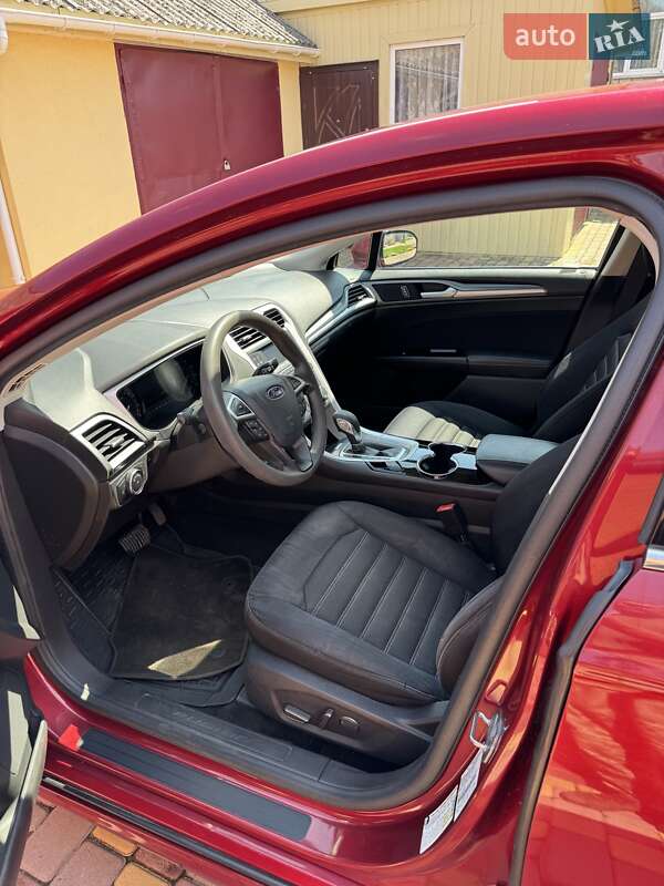 Седан Ford Fusion 2014 в Романове