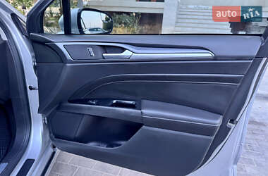 Седан Ford Fusion 2014 в 