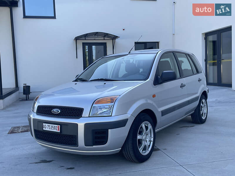 Хэтчбек Ford Fusion 2010 в 