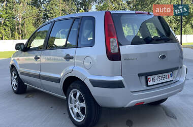 Хэтчбек Ford Fusion 2010 в 