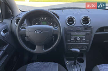 Хэтчбек Ford Fusion 2010 в 