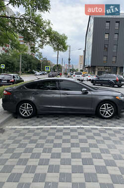 Седан Ford Fusion 2016 в 