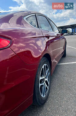 Седан Ford Fusion 2015 в 