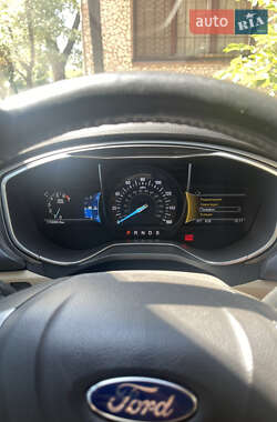 Седан Ford Fusion 2015 в 