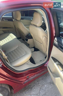 Седан Ford Fusion 2015 в 