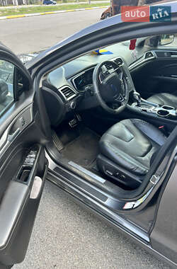 Седан Ford Fusion 2013 в 