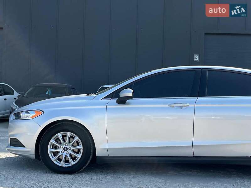Седан Ford Fusion 2016 в Львове