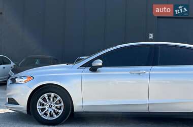 Седан Ford Fusion 2016 в 