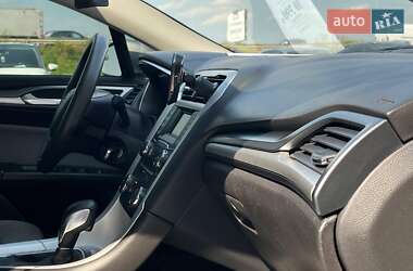 Седан Ford Fusion 2016 в 