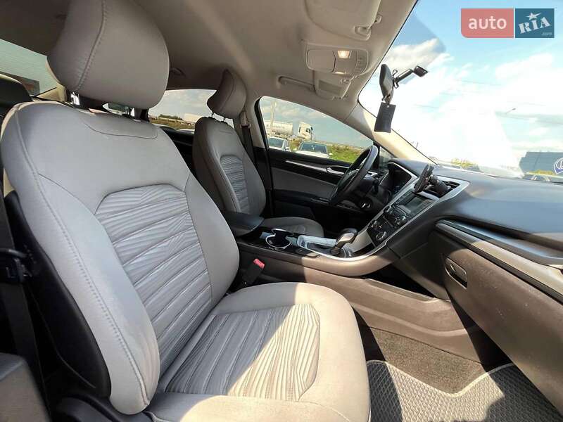 Седан Ford Fusion 2016 в Львове