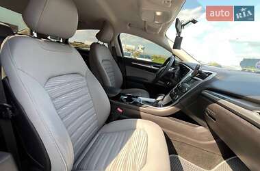 Седан Ford Fusion 2016 в 
