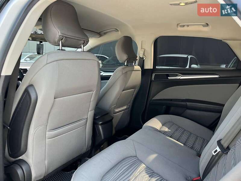 Седан Ford Fusion 2016 в Львове