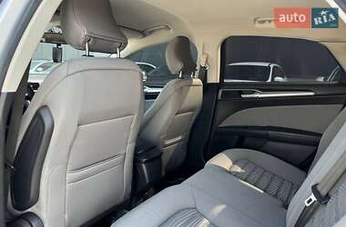 Седан Ford Fusion 2016 в 
