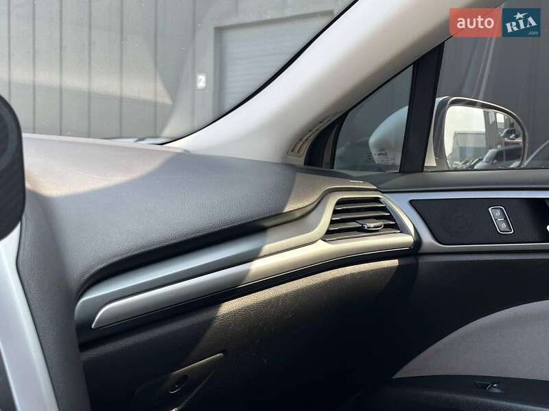 Седан Ford Fusion 2016 в Львове