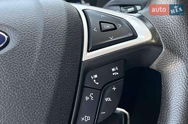 Седан Ford Fusion 2016 в 