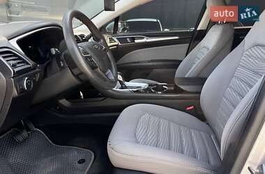 Седан Ford Fusion 2016 в 