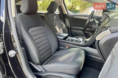 Седан Ford Fusion 2019 в 