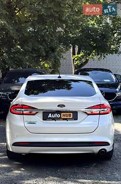 Седан Ford Fusion 2016 в 