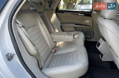 Седан Ford Fusion 2016 в 