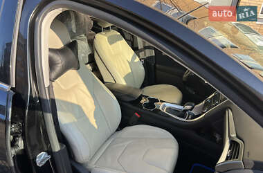 Седан Ford Fusion 2013 в 