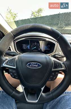 Седан Ford Fusion 2017 в 