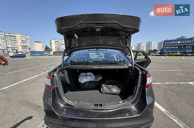Седан Ford Fusion 2016 в 