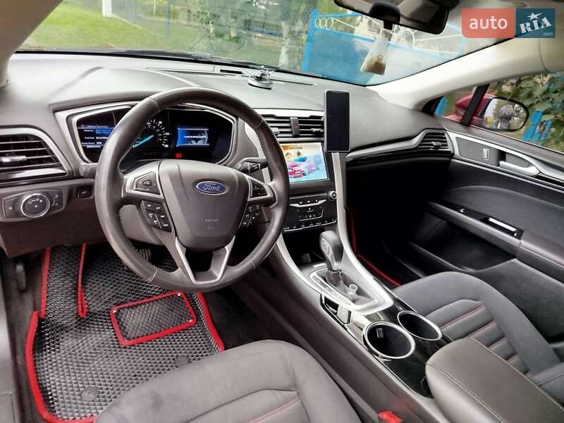 Седан Ford Fusion 2013 в Ровно