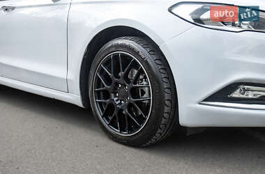 Седан Ford Fusion 2017 в 